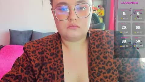 Snapshot of jessica_joy_ chatting on 07/08/26, 06:51 Natalia online show from 07/08/26, 06:51