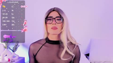 Snapshot of jessicameron chatting on 03/05/25, 05:29 JESSI AND NAOMI online show from 03/05/25, 05:29