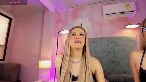 Snapshot of jessicameron chatting on 09/16/25, 09:16 JESSI AND NAOMI online show from 09/16/25, 09:16