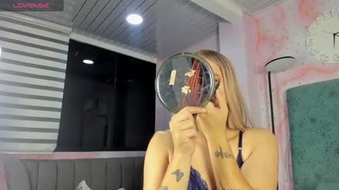 Snapshot of jessicameron chatting on 12/20/25, 11:12 JESSI AND NAOMI online show from 12/20/25, 11:12