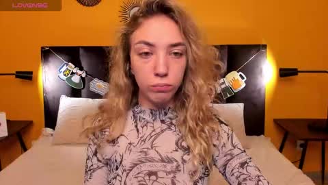 Snapshot of jessie_curlyy chatting on 09/27/25, 01:43 Jessie online show from 09/27/25, 01:43