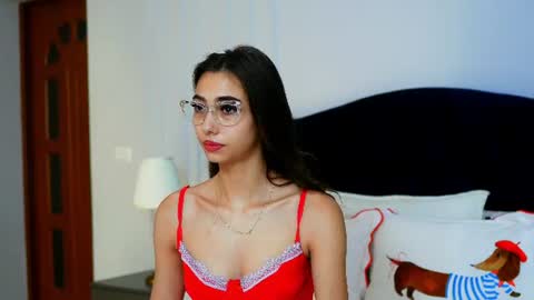 Snapshot of jessie_pinkk chatting on 07/17/26, 04:41 Jessie online show from 07/17/26, 04:41