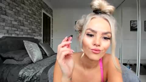 jessiebella0210_ online show from 10/26/25, 01:28