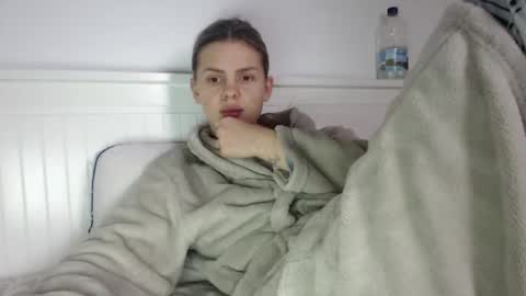 jessieryan online show from 12/22/25, 06:54