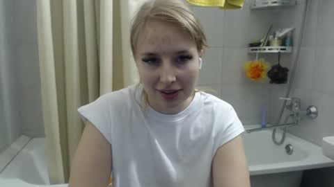 Snapshot of jessy_comely chatting on 12/12/24, 12:22 Jessy online show from 12/12/24, 12:22
