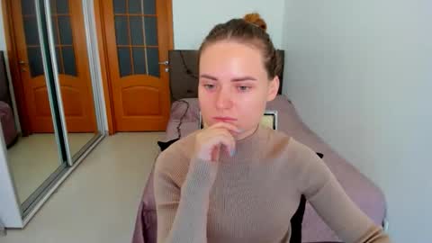 Snapshot of jessy_lil chatting on 11/27/25, 10:28 Polina online show from 11/27/25, 10:28