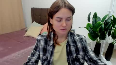 Snapshot of jessy_lil chatting on 12/05/25, 10:13 Polina online show from 12/05/25, 10:13