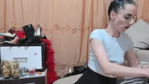 Snapshot of jessylonghair chatting on 06/18/26, 11:20 Jessylonghair online show from 06/18/26, 11:20