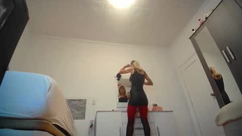 Snapshot of jesyruby21 chatting on 11/27/25, 07:10 jesy online show from 11/27/25, 07:10