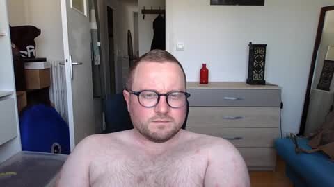 jeuneloup92 online show from 06/14/26, 11:12