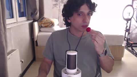 jeuo online show from 06/15/26, 06:21