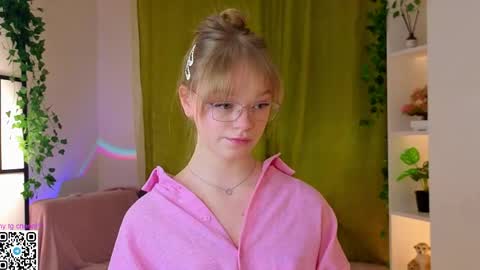 Gwen online show from 04/16/26, 08:20