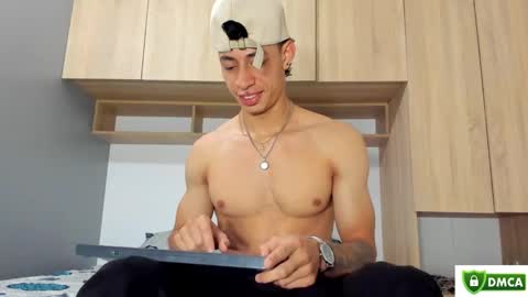 Snapshot of jey_cox23 chatting on 03/11/25, 10:51 jey cox online show from 03/11/25, 10:51