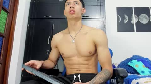 Snapshot of jey_cox23 chatting on 10/27/25, 12:31 jey cox online show from 10/27/25, 12:31