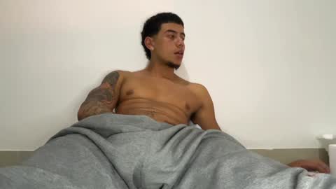 Snapshot of jeyzd25 chatting on 12/15/24, 05:02 Onlyfans Twitter online show from 12/15/24, 05:02