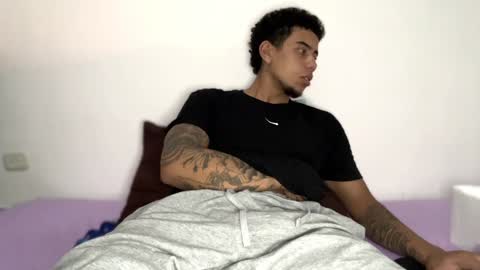 Snapshot of jeyzd25 chatting on 01/26/25, 02:24 Onlyfans Twitter online show from 01/26/25, 02:24