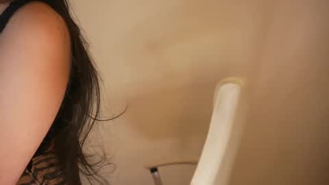 Snapshot of jhaanvi chatting on 03/12/25, 07:17 Jhaanvi online show from 03/12/25, 07:17