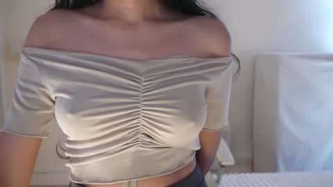 Snapshot of jhaanvi chatting on 09/17/25, 05:25 Jhaanvi online show from 09/17/25, 05:25