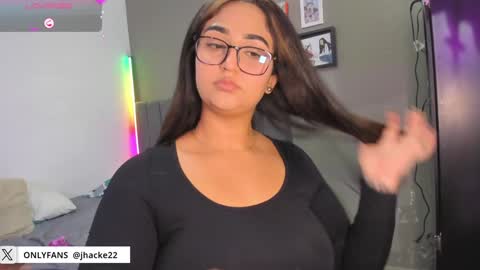 Snapshot of jhacky_sweet chatting on 01/22/25, 02:26 jhackelin My independent account online show from 01/22/25, 02:26