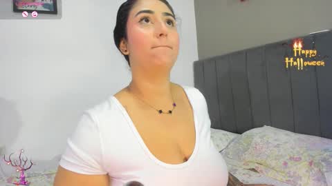 Snapshot of jhacky_sweet chatting on 10/31/25, 06:14 jhackelin My independent account online show from 10/31/25, 06:14