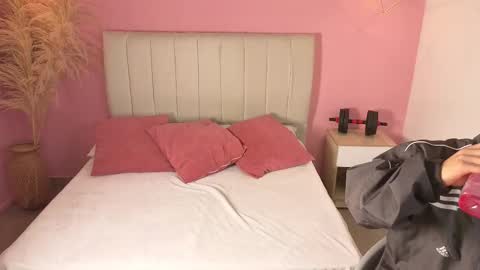 Snapshot of jhan_vassilis chatting on 03/25/26, 11:05 Jhan online show from 03/25/26, 11:05