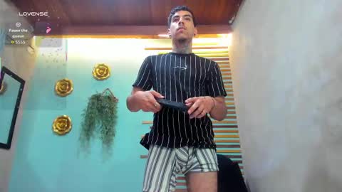 Snapshot of jharol_cardona chatting on 09/25/25, 01:20 Jharol online show from 09/25/25, 01:20