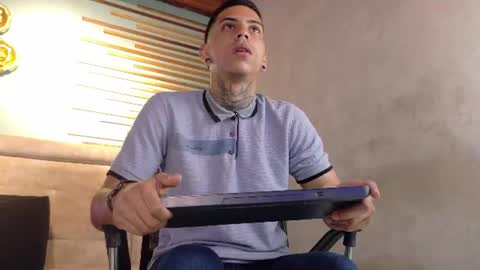 Snapshot of jharol_cardona chatting on 07/06/26, 01:02 Jharol online show from 07/06/26, 01:02