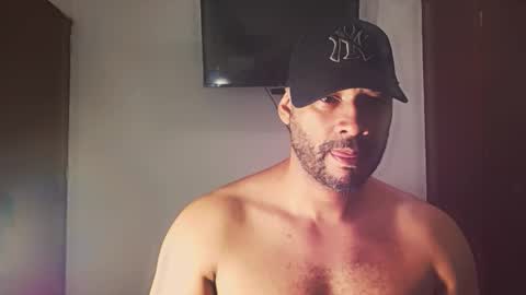 En moreno online show from 12/17/25, 08:09