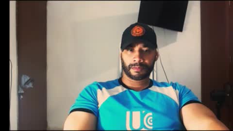 En moreno online show from 12/22/25, 01:13