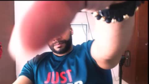 En moreno online show from 12/23/25, 06:55