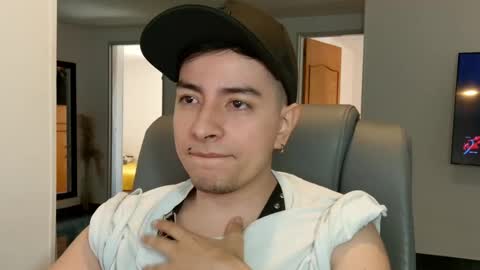 Jhoan Saenz online show from 09/23/25, 03:48