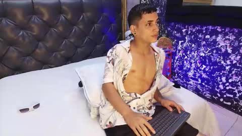 jhoanleandro online show from 02/19/25, 04:34