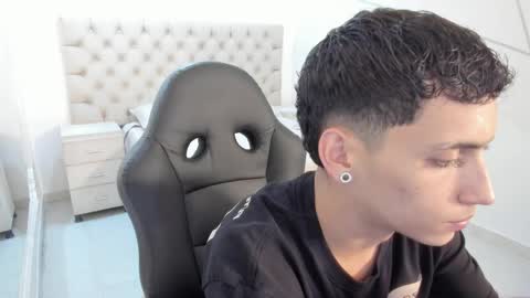 jhoanleandro online show from 10/16/25, 04:57