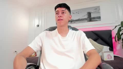 Jhon online show from 11/21/25, 01:43