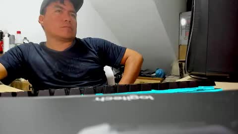 jhonatan_morales_s online show from 10/15/25, 04:45