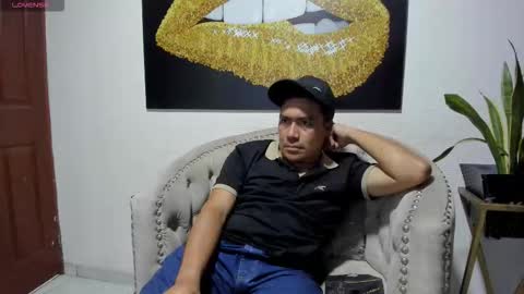 jhonatan_morales_s online show from 10/19/25, 01:28