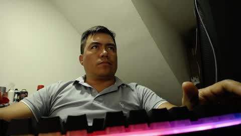 Snapshot of jhonatan_morales_s chatting on 04/11/26, 04:28 jhonatan_morales_s online show from 04/11/26, 04:28