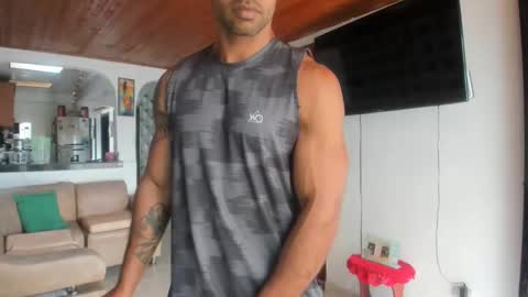 Snapshot of jhonnyxxfitnexx chatting on 10/27/25, 07:07 jh online show from 10/27/25, 07:07