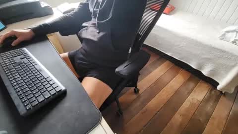 Snapshot of jhony_xx chatting on 09/27/25, 06:02 Jhonny y Naty online show from 09/27/25, 06:02