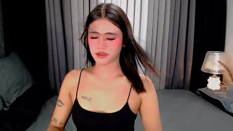 jhuliana_and_charles_room online show from 10/22/25, 04:57