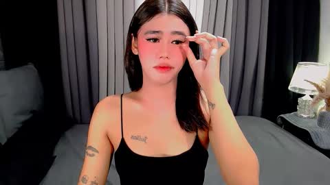 jhuliana_and_charles_room online show from 11/17/25, 04:29