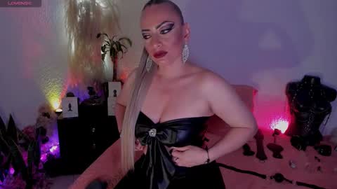 jianilnescoth online show from 10/08/25, 03:53