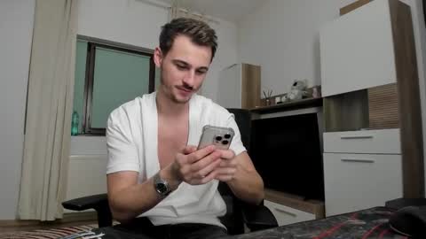 Snapshot of jimmys_style chatting on 11/15/25, 03:19 AlphaJimmy online show from 11/15/25, 03:19