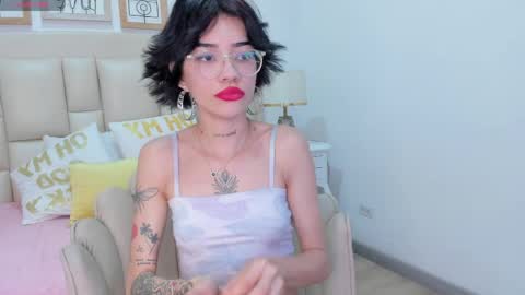Snapshot of jinx_blue_ chatting on 04/18/26, 03:32 jinx blue online show from 04/18/26, 03:32