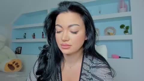 Juliee online show from 11/28/25, 08:22