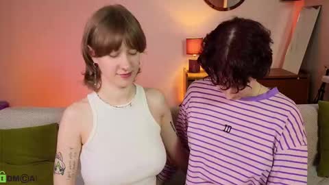 Snapshot of jitoon_exe chatting on 10/17/25, 10:07 Hey Guys We are Julia ginger Tina brunette online show from 10/17/25, 10:07