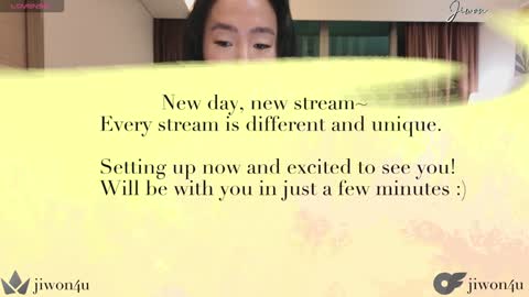 Jiwon online show from 01/25/25, 12:26