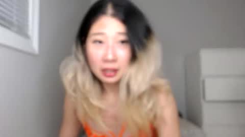 Jiwoo online show from 11/30/25, 11:09