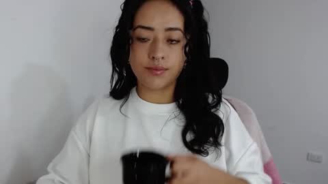 Snapshot of jjulietha95 chatting on 01/31/25, 08:32 Julieta online show from 01/31/25, 08:32