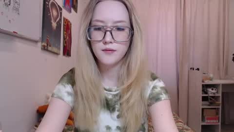 Snapshot of joan_kiss chatting on 06/18/26, 12:44 joan_kiss online show from 06/18/26, 12:44